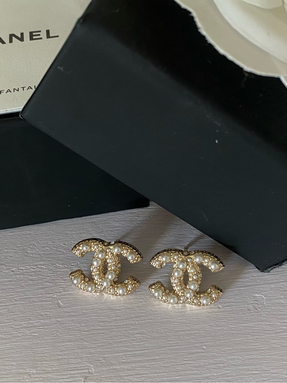 Chanel Pearl CC Logo Stud Earrings - Picture 2 of 7